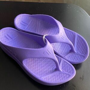TELIC Purple Foam Thong Sandals - Slip-On Comfort